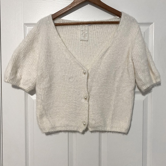 Sadie & Sage Fuzzy Pearl Button Cardigan/Top Size Small - Picture 6 of 8